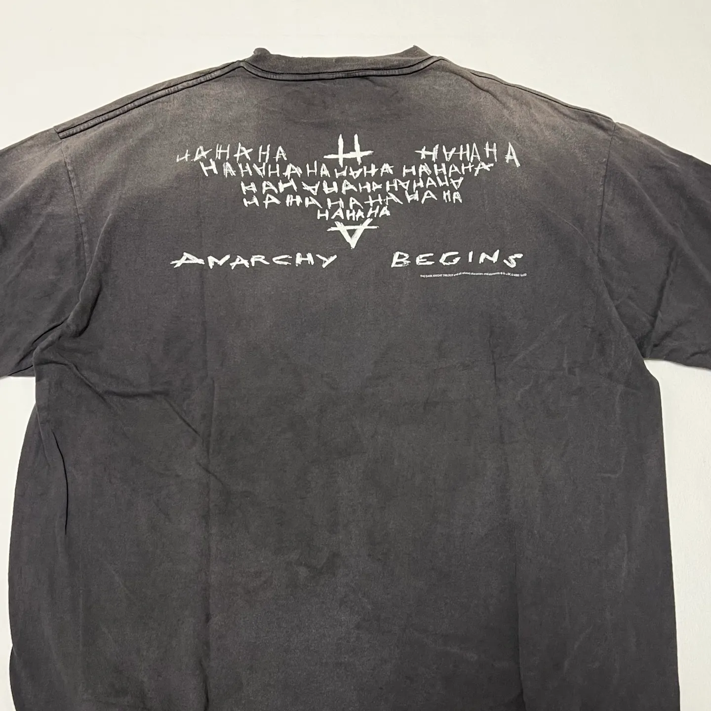 ⚠️This season’s most important Batman-Joker IP collaboration SAINT Mxxxxxx × The Dark Knight BTM_SS TEE /DARKNIGHT/BLK Dark Knight co-branded Joker Dark Knight TEE Washed black S-XL Top-notch printing technology Vector-level replica of the original details Asut ready-made garment dyeing Ma Liu fading Re-washing to make the old Authentic proofing Custom-woven correct main mark Washing mark The difference is shown in the picture and made.